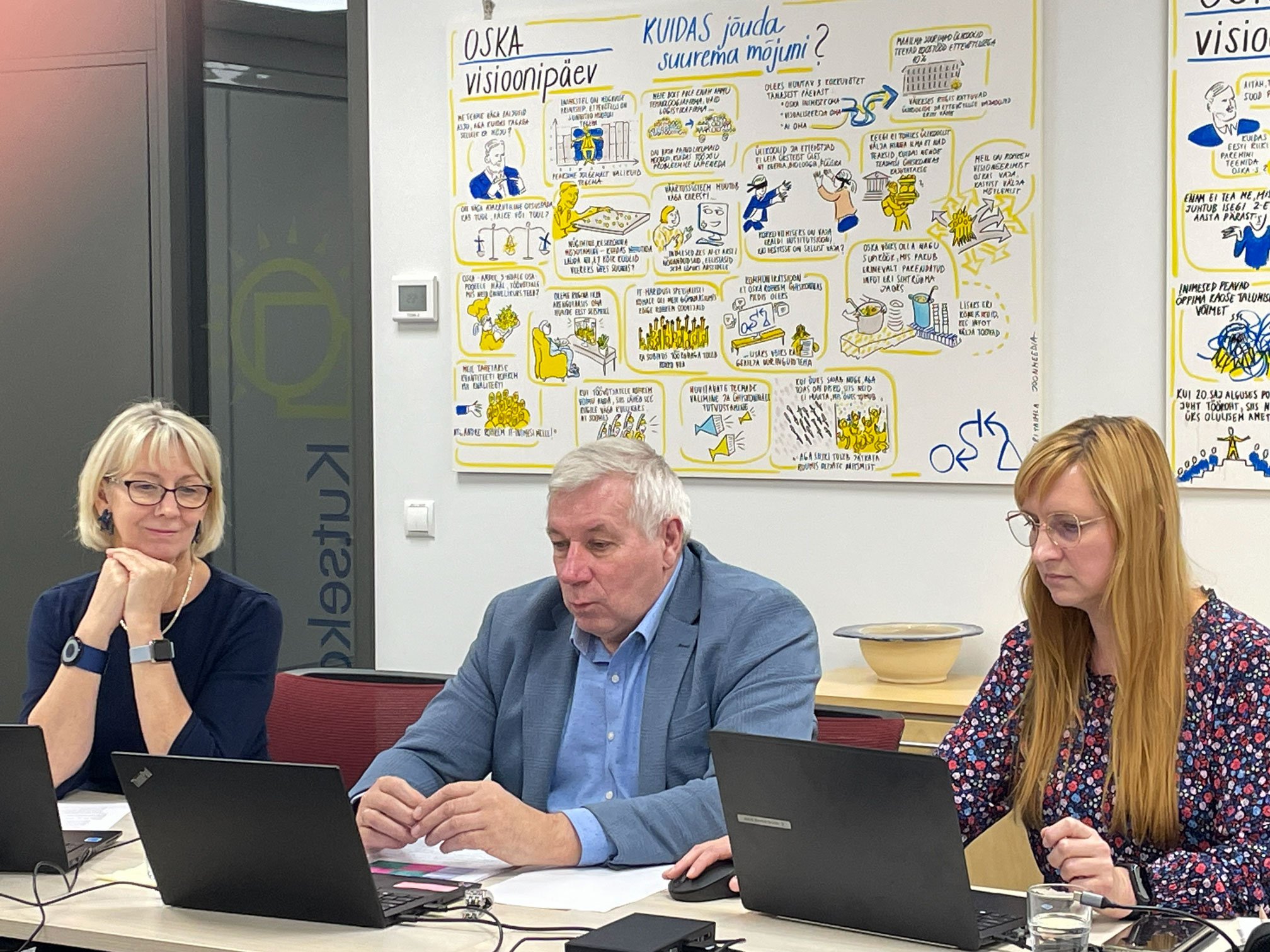 Novembrikuu Oskuste Akadeemia veebiseminaril rääkisime IT-ametitest, tehisaru oskustest ja sellest, kuidas Oskuste Kompass ametites ja oskustes orienteeruda ait